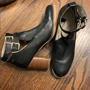 Buckle chunky heels